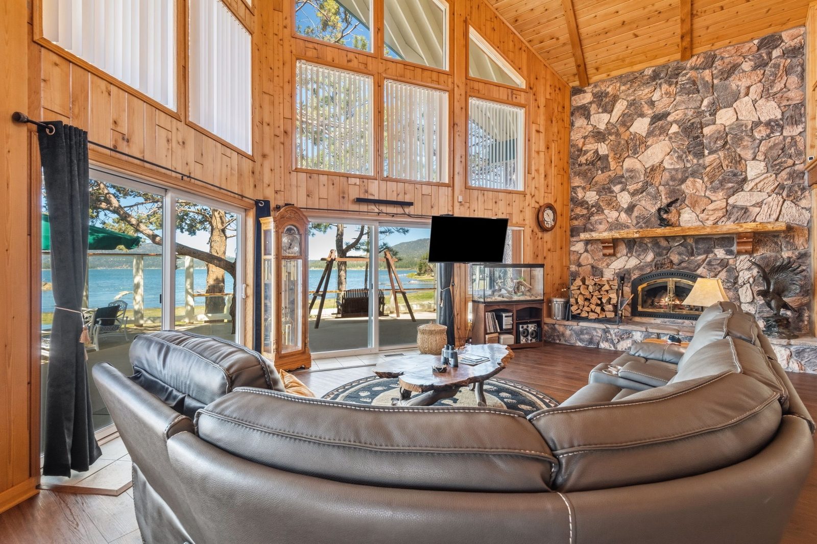 Big Bear cabin great room before renovation