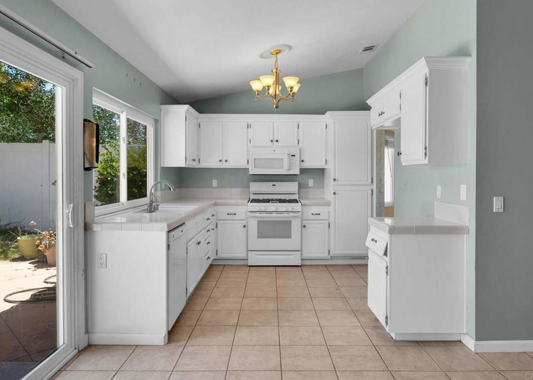 Kitchen before remodel